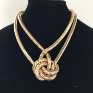 💜NWOT Goldtone Necklace